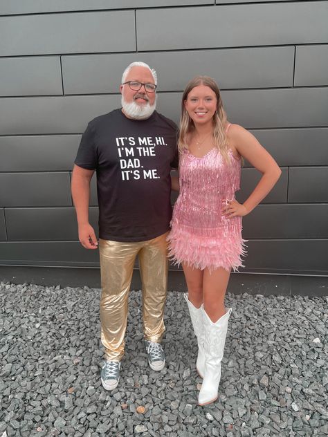 Eras Tour Dad Outfit Ideas, Dads Eras Tour Outfits, Dads At Eras Tour, Eras Tour Mom And Daughter, Eras Tour Outfits For Parents, Taylor Swift Dad Outfit Ideas, Taylor Swift Concert Outfit For Dads, Taylor Swift Dad Outfit, Mother Daughter Eras Tour Outfits