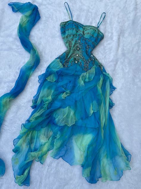 Dance Dress Aesthetic, How To Have Style, Christmas Dance, Chiffon Sleeves, Prom Dress Inspiration, Pretty Prom Dresses, Dress Aesthetic, Vestidos Vintage, Chiffon Prom Dress