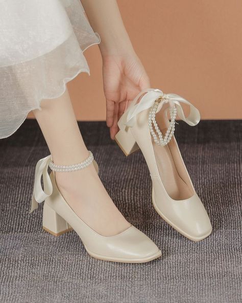 Korean Shoes Heels, Wedding Shoes Bride Heels, Mary Jane Shoes White, Shoes White Heels, Korean Heels, Indian Wedding Shoes, Church's Shoes, Fancy Sandals, Sole Sisters