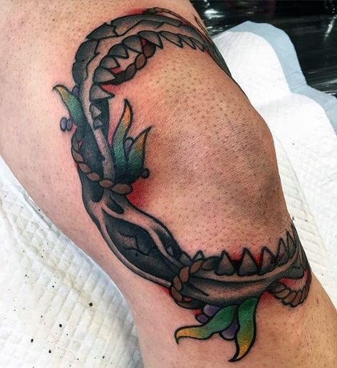 Mens Knee Cap Shark Jaw Tattoo With Old School Design Shark Jaw Traditional Tattoo, Shark Jaws Tattoo Knee, Shark Jaw Tattoo Knee, Crab Tattoos, Shark Jaw Tattoo, Shark Jaws Tattoo, Jaw Tattoo, Traditional Shark Tattoo, Tattoo Shark