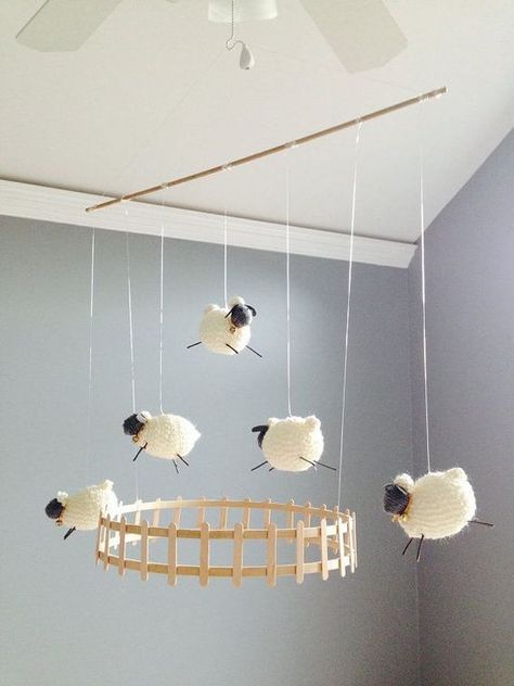 Mobiles for kids rooms. #mobiles #mobilesinkidsrooms #hangingmobiles Mobile Diy Hanging, Mobile Diy, Mobiles For Kids, Diy Baby Mobile, Baby Mobil, Ideal Toys, Mobile Baby, Baby Diy, Baby Bedroom