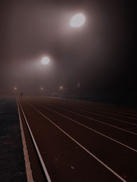 Indoor Track Aesthetic, Running Marathon Aesthetic, Running At Night Aesthetic, Night Running Aesthetic, Track Asthetic Picture, Athletics Wallpaper, Track Asethic, Running Wallpaper, Girl Running Aesthetic Dark