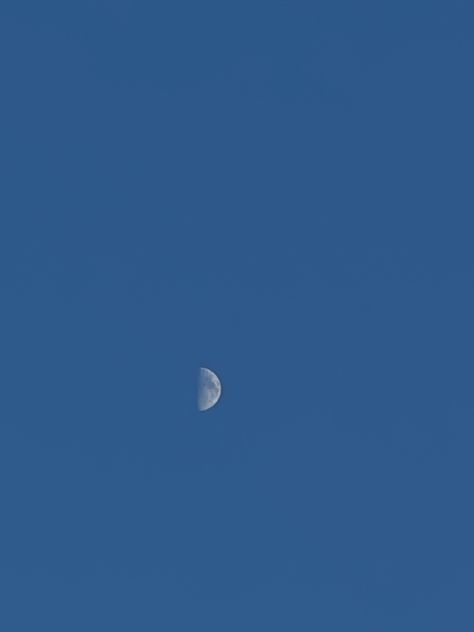 Moon, moon aesthetic, first quarter moon, moon during the day, moonlight, moonlight aesthetic First Quarter Moon Aesthetic, Moon During The Day, Moonlight Aesthetic, First Quarter Moon, Quarter Moon, Moon Aesthetic, Moon Moon, During The Day, Moon Phases