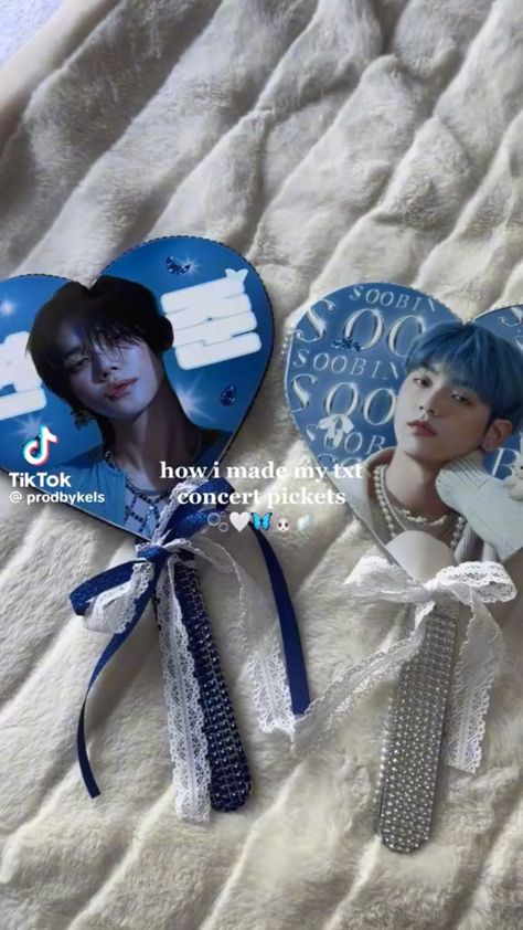 Tiktok=prodbykels Photo Cards Diy, Diy Crafts Bookmarks, Kpop Diy, Easy Paper Crafts Diy, Diy Paper Crafts Decoration, Fun Easy Crafts, Dessin Adorable, Cute Diys, Fun Diy Crafts