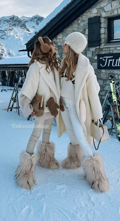 Apres Ski Fancy Dress, Stylish Snow Outfits For Women, Ski Theme Bachelorette, Afterski Party Outfit, Apre Ski Outfits, Whistler Outfit, Apres Ski Outfits For Women, Afterski Outfit, Apres Ski Theme Party