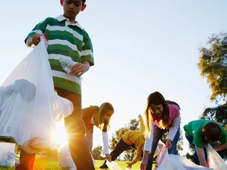 A group of young teens are outside in the sun picking up garbage from the grass and putting it into white trash bags. Green Magazine, Secondary Science, Human Anatomy And Physiology, Environmental Education, Lakeside Collection, Teaching Children, Project Based Learning, Earth Science, Earth Day