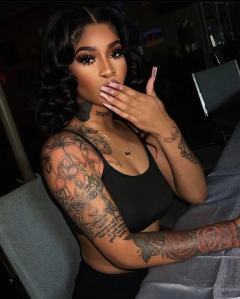 Tatted Woman Aesthetic, Tatted Women Black Women, Tatted Black Baddies, Tatted Females, Tatted Baddies, Tatted Women, Cute Hand Tattoos, Black Girls With Tattoos, Tattoos For Black Skin