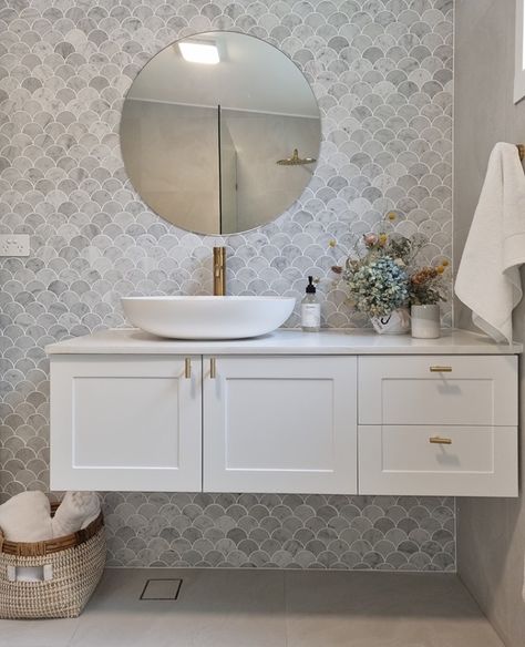 Hampton Bathrooms, Modern Hamptons Bathroom, Hamptons Bathroom Ideas, Hamptons Bathrooms, Hampton Style Bathrooms, Latest Bathroom Tiles Design, Bathroom Ideas Hamptons, Coastal Bathroom Design, Styl Hampton