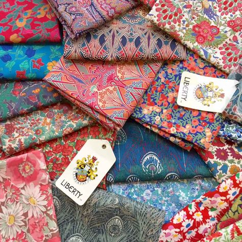 Liberty Quilt, Liberty Prints, Liberty Fabrics, Liberty Of London Fabric, Beautiful Fabrics, Fabric Inspiration, Fabric Designs, Pretty Fabric, Buy Fabric