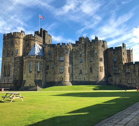 Jacqui Martin 77 💃 on Instagram: “Alnwick Castle Alnwick Castle is a castle and country house in Alnwick, Northumberland. It is the home of the Duke and Duchess of…” Eastnor Castle, Northumberland Coast, Alec Guinness, Alnwick Castle, North East England, A Castle, Short Break, Aircraft Carrier, Duke And Duchess