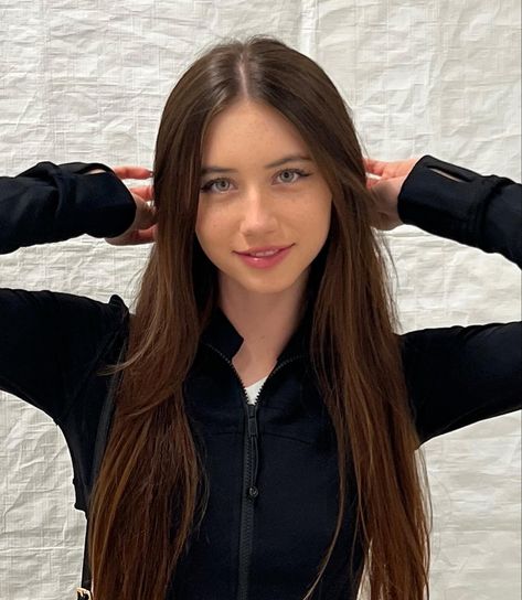 Ella Ashcraft, Pineapple Girl, English Girls, Insta Photo Ideas, Instagram Foto, Pretty Face, Aesthetic Girl, Cute Hairstyles, Red Hair