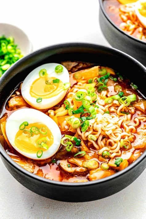 Shrimp Noodles Recipes, Quick Kimchi, Easy Kimchi, Kimchi Noodles, Kimchi Ramen, Spicy Kimchi, Ramen Broth, Ramen Dishes, Ramen Bowls