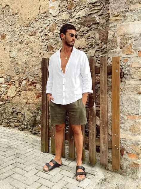 Italian men's summer fashion 23 ideas: Classic and casual - mens-club.online Mens Vacation Outfits, Italian Summer Style, Italian Fashion Summer, Vacation Outfits Men, Fashion 23, Beach Outfit Men, Italian Summer Outfits, Look Jean, Mens Summer Outfits