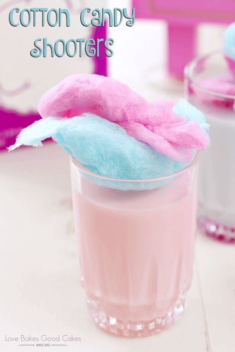 Cotton Candy Drinks, Cotton Candy Cocktail, Glace Fruit, Candy Shots, Candy Cocktails, Candy Drinks, Soda Recipe, Lemonade Drinks, Shot Recipes