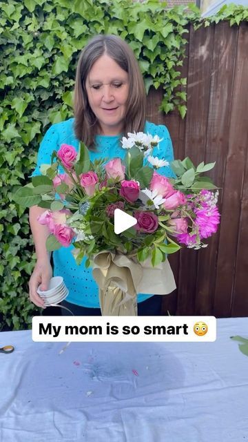 Charlie Davis on Instagram: "Mom showed me the perfect New Years Eve gift 🎁" Flower Arrangements For 21st Birthday, Amazing Floral Arrangements, Valentines Day Floral Arrangements, Paper Garland Diy, Gifts For Moms Birthday, Gift Basket Diy, Charlie Davis, Hosting Ideas, Christmas Crafts Diy Projects