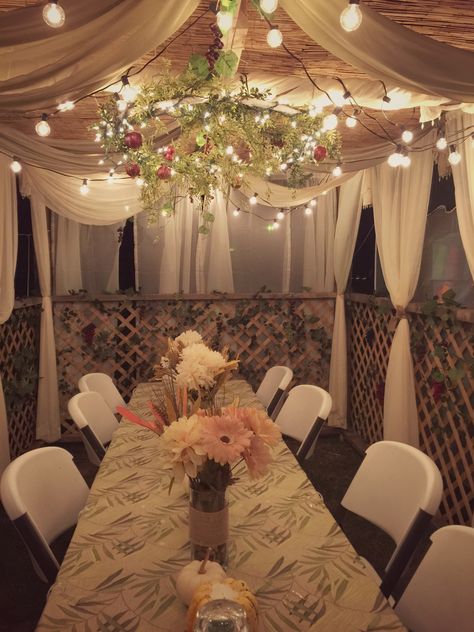 Night time Sukkah for Sukkot! Sukkah Ideas Decoration, Feast Of Tabernacles Decorations, Succah Decoration, Sukkah Decorations Ideas, Sukkah Ideas, Sukkot Ideas, Sukkot Activities, Sukkah Decorations, Sukkot Decorations