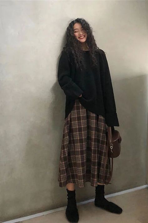 Without a doubt I recommend this store. Umbrella Silhouette, Long Umbrella, Plaid Midi Skirt, Korean Skirt, Brown Checkered, Midi Skirt Outfit, Umbrella Skirt, Outfit Korean, Winter Skirt Outfit