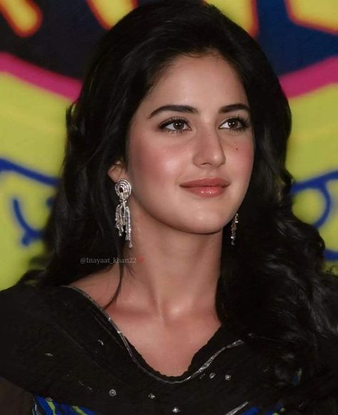 Katrina Kaif In 90s, Bollywood Makeup, Bollywood Aesthetic, 90s Bollywood Aesthetic, Katrina Kaif Photo, Celebrity Makeup Looks, Bollywood Hairstyles, 90s Bollywood, Desi Aesthetic