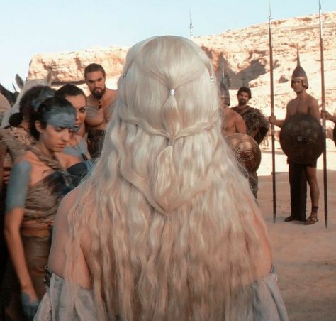 Daenerys Targaryen Hair, Daenerys Hair, Daenerys Targaryen Aesthetic, Targaryen Hair, Medieval Hairstyles, Targaryen Aesthetic, Gra O Tron, Fantasy Hair, Mother Of Dragons