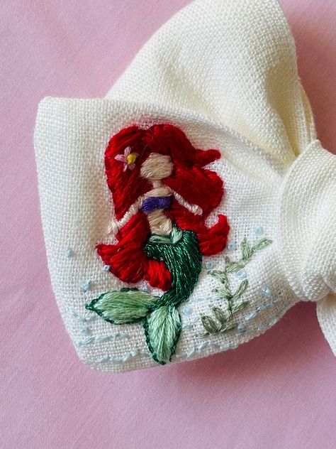 Mermaid Hair Bow, Embroidery Bow, Mermaid Embroidery, Embroidered Hair Bows, Alligator Hair Clip, Custom Bows, Sewing Embroidery, Sewing Embroidery Designs, Hand Embroidery Art