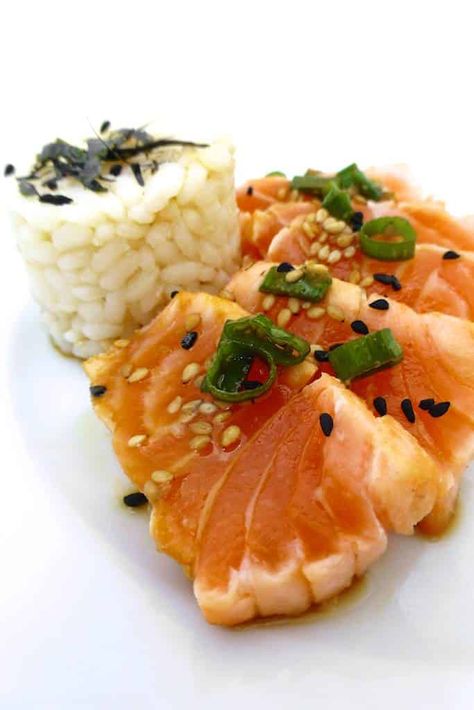 Salmon Sashimi Recipe, Smoked Salmon Terrine, Salmon Tataki, Valentine Dinner Recipes, Japanese Salmon, Salmon Ideas, Sashimi Recipe, Salmon Fillet Recipes, Fast Appetizers