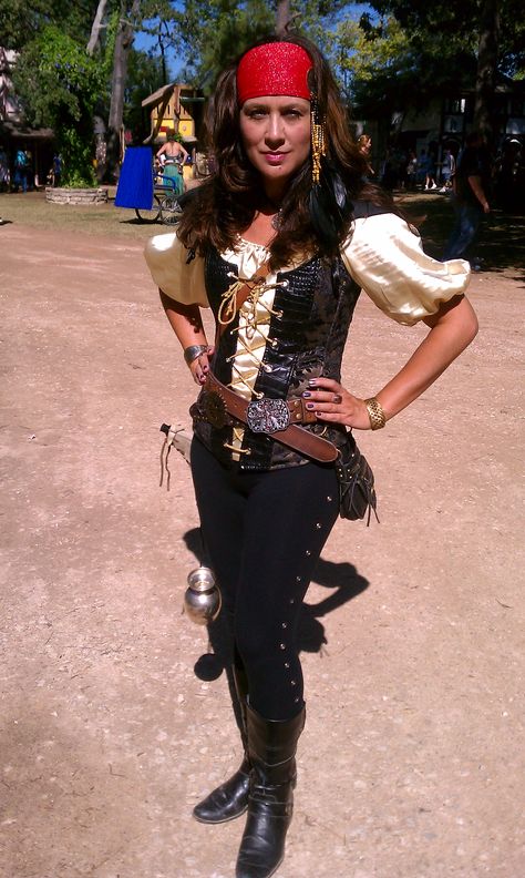 My pirate costume with leggings & a short sleeved chemise. Diy Pirate Costume, Homemade Pirate Costumes, Diy Pirate, Pirate Costume Diy, Pirate Garb, Pirate Wedding, Female Pirate Costume, Steampunk Pirate, Old Dress