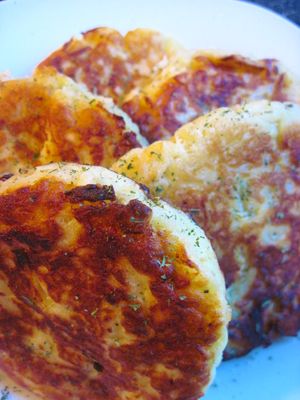 Irish Boxty Potato Cakes. Should make these on St. Patrick's day Irish Boxty, Potato Cakes Recipe, Irish Cooking, Irish Potato, Irish Dishes, Irish Cuisine, St Patricks Day Food, Enjoy Your Meal, Potato Cakes