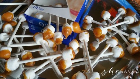 These Dirty Earwax Q-Tip Treats are truly gross and perfect for a spooky halloween party food that will be the hit of your Halloween event! Gross Halloween Foods, Halloween Party Food, Halloween Food Appetizers, Spider Cookies, Halloween Party Treats, Fun Halloween Food, Halloween Treats Easy, Spooky Halloween Party, Hallowen Costume