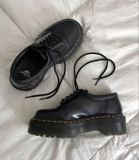 Doc Marten Mary Janes Platform, Doc Martens Shoes Women, Low Top Platform Docs, Black Doc Martin Outfits, Doc Matters Outfit, Low Rise Doc Martens, Short Doc Martens, Low Top Dr Martens, Doc Mary Janes