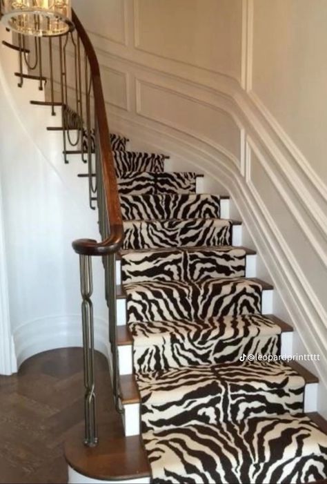 Empire State Building Aesthetic, Stairs Interior Design, Stairs Aesthetic, Stairs Interior, Interior 2024, Zebra Bedroom, Luxury Shades, Upper East Side New York, J Adore Dior