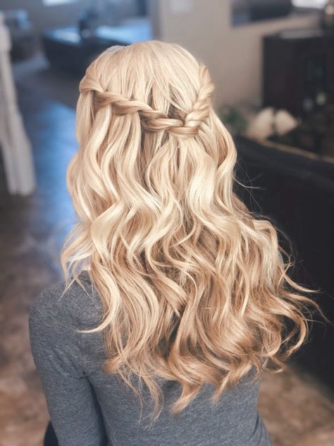 Simple Prom Hairstyles, Braided Half Up Half Down Hair, Prom Hairstyles Down, Braided Space Buns, Bridal Hair Half Up, Cute Prom Hairstyles, Half Up Wedding Hair, Half Up Half Down Hair Prom, Short Hair Images