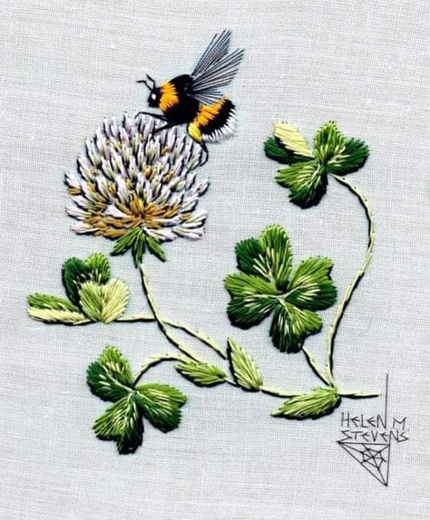 Clover Embroidery Pattern, Embroidery Clover, Bee Embroidery Pattern, Bees Embroidery, Embroidery Kits For Sale, Clover Embroidery, Bee Diy, Bee Embroidery Design, Ideas For Embroidery