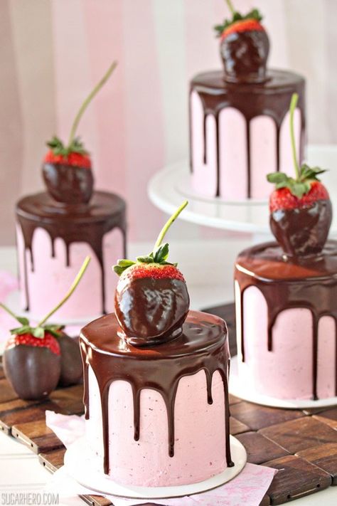 Anti Valentines Day Desserts, Valentines Day Cheesecake, Valentines Dessert Ideas, Valentine's Snacks, Trendy Desserts, Valentine's Cakes, Chocolate Covered Strawberry Cake, Kue Macaroon, Valentines Baking