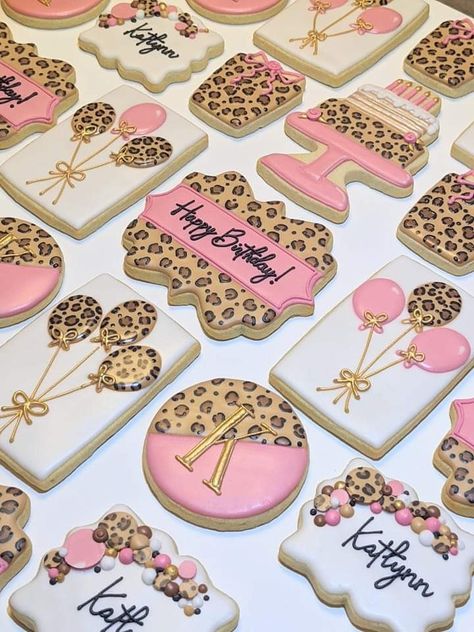 40 Cookies Decorated, Leopard Birthday Cookies, Leopard Print Birthday Cookies Decorated, Leopard Cookies Decorated, Cheetah Print Cookies Decorated, Cheetah Centerpieces Ideas, Leopard Print Cookies Decorated, Girls Cheetah Birthday Party, Animal Print Bachelorette Party