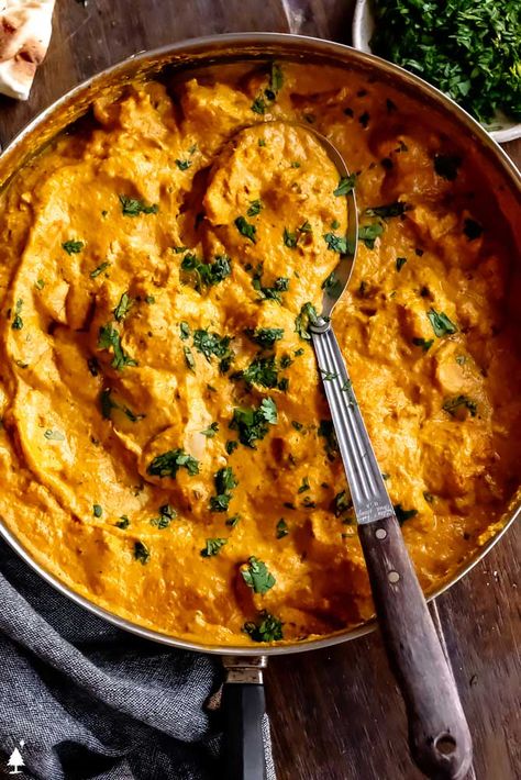 Easy Chicken Korma Recipe {Korma Sauce Perfected!} - Little Pine Kitchen Slow Cooker Chicken Korma, Roasted Oyster Mushrooms, Korma Sauce, Vegan Butter Chicken, Chicken Korma Recipe, Deli Ideas, Salmon Curry, Yogurt Marinated Chicken, Korma Recipe