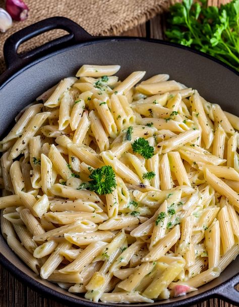 Extremely Creamy Garlic Penne Pasta Recipe Penne Pasta With Chicken, Garlic Penne Pasta, Creamy Penne Pasta, Mozzarella Balls Recipe, Creamy Garlic Penne Pasta, Penne Pasta Recipe, Cheesy Garlic Bread Recipe, Penne Pasta Recipes, Chicken Penne