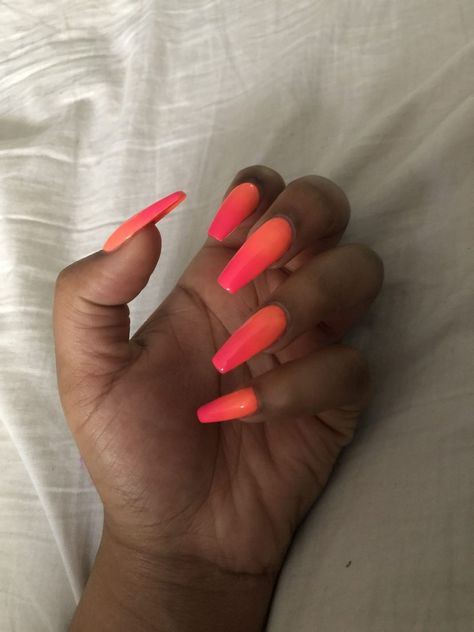 Ombre Summer Nails 2023: Discover Trending Designs for a Colorful Season Pink And Peach Ombre Nails, Bright Ombre Acrylic Nails, Bright Orange Ombre Nails, Pink Ombré Acrylic Nails, Pink Sunset Nails, Bright Holiday Nails Summer, Holiday Nails Summer Acrylic Bright, Orange Pink Ombre Nails, Neon Pink Ombre Nails