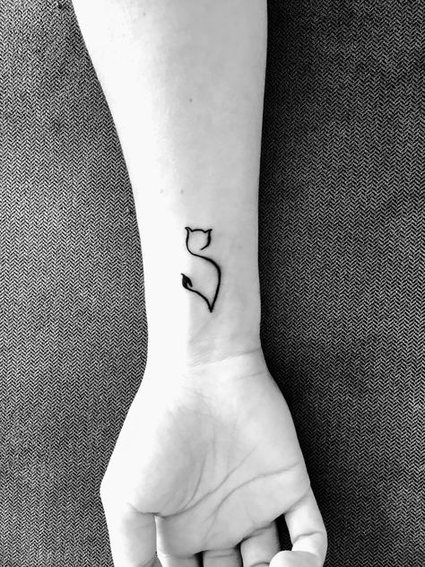 Am sooo pleased with this #Simple and #classic #vegan #cat #tattoo. All procedures were vegan; vegan symbol, #cat #silhouette ! Cat Symbol, Cat Silhouette Tattoos, Vegan Symbol, Think Tattoo, Vegan Tattoo, Wrist Tattoos For Guys, Symbol Tattoo, Silhouette Tattoos, Tattoo Simple