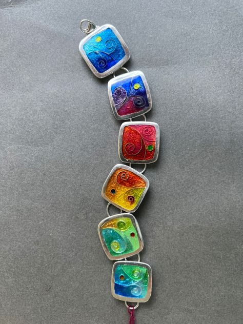 Reds,to oranges,to purples,to blue, to yellow, to orange. Metal Tutorial, Cloisonne Art, Cloisonne Enamel Jewelry, Enamel Jewellery, Cloisonne Jewelry, Vitreous Enamel, Fused Glass Jewelry, Rainbow Bracelet, Enamel Necklaces