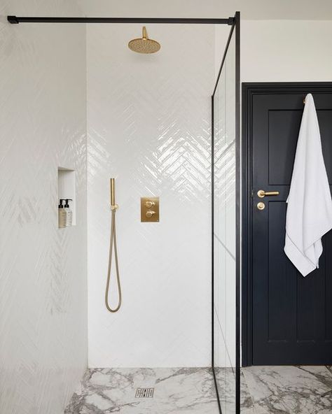 Brass And Black Bathroom, Gold Shower Fixtures, Brass Shower Fixtures, Black Shower Fixtures, Black Shower Doors, Black And Gold Bathroom, Brass Shower Head, Gold Faucet, Open Showers