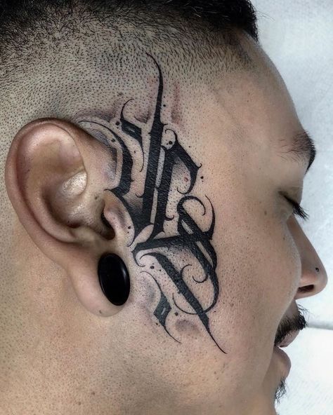 Mens Face Tattoos, Arm Cover Up Tattoos, Gas Mask Tattoo, Tattoo Lettering Design, Tattoo Lettering Styles, Gangsta Tattoos, Buddha Tattoos, Black White Tattoos, Muster Tattoos