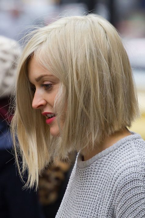 that blunt bob Fearne Cotton Hair, Medium Short Haircuts, Angled Bob, Hair 2018, Girl Haircuts, Sienna Miller, Long Bob Hairstyles, Gwyneth Paltrow, Charlize Theron