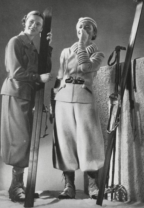 1940s Hiking Outfit, Retro Skiing Outfit, 1930s Sportswear Women, 1940s Sportswear, Vintage Winter Fashion, Vintage Ski Photos, Retro Skiing, 1920s Women, Space Fashion