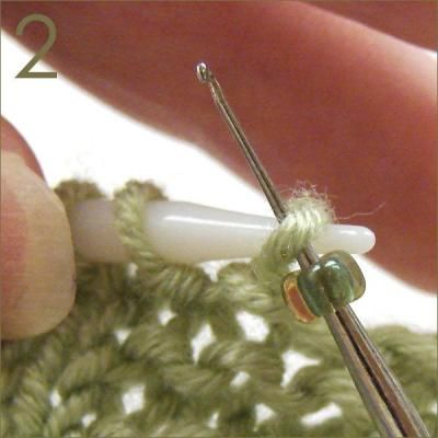 Adding Beads to Your Knitting {Knitting}. OH MY! This is soooo easy!...........i will try with wire............... Yarn And Needles, Trendy Knitting, Knitting Help, Bead Knit, Knit Ideas, Hat Knitting, Knitting Instructions, How To Purl Knit, Yarn Projects