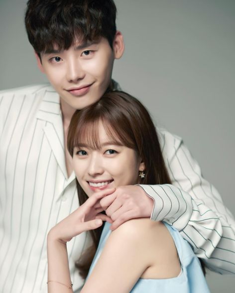 Upcoming MBC drama 'W' or 'W - Two Worlds' will not disappoint you!Recently, MBC dropped some of the… Han Hyo Joo Lee Jong Suk, W Two Worlds Wallpaper, W Korean Drama, W Kdrama, Kang Chul, Moorim School, Lee Jung Suk, Asian Couple, Korean Drama Series