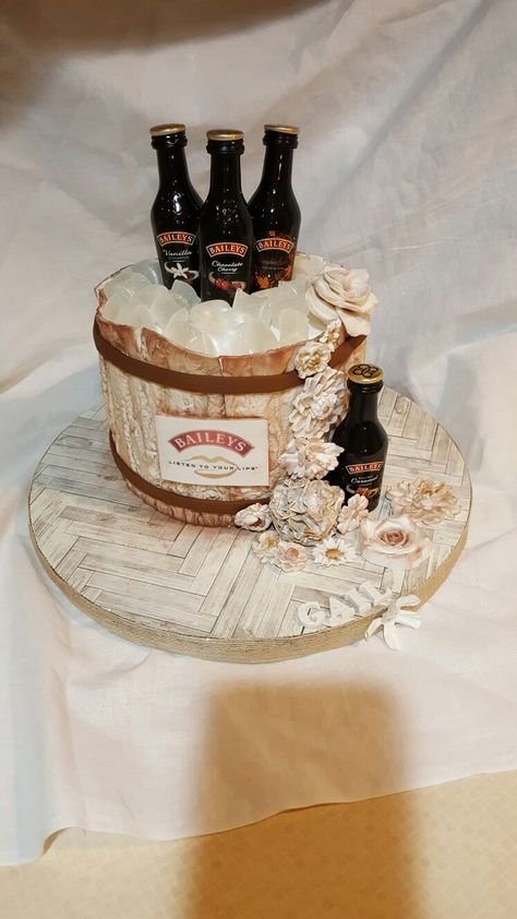 Bailey's barrel cake Baileys Cake Decoration, Baileys Alcohol, Baileys Cake, Alcohol Cake, Barrel Cake, Army Party, Mini Cakes Birthday, Sweets Cake, Mini Cakes