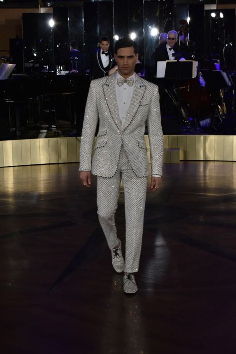 Gay Prom Outfits, Mens Tux, Dolce And Gabbana Runway, Fashion Models Men, Men's Tuxedo, Gender Fluid Fashion, Trevor Noah, Rainbow Room, Rockefeller Center