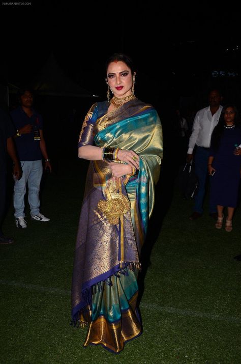 Rekha Saree, Rekha Ji, Phulkari Saree, Handloom Silk Saree, Kanjeevaram Sarees, Simple Saree Designs, Silk Sarees Online Shopping, Silk Saree Kanchipuram, Saree Blouse Neck Designs