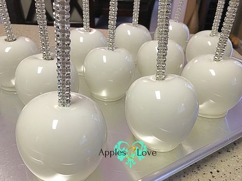 White Candy Apples, Gourmet Candy Apples, Candy Apple Recipe, Chocolate Covered Apples, Gourmet Apples, Chocolate Apples, Gourmet Candy, Toffee Apple, Silver Bling