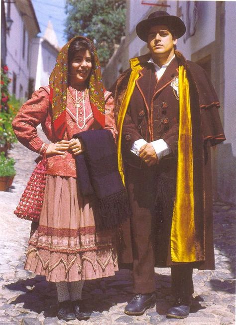 Portuguese Clothing, Authentic Costumes, Green Stockings, The Azores, Portuguese Culture, National Dress, Folk Dresses, Women's Casual Style, Popular Color